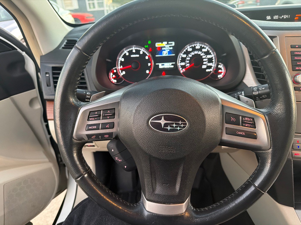 2013 Subaru Outback Image 18