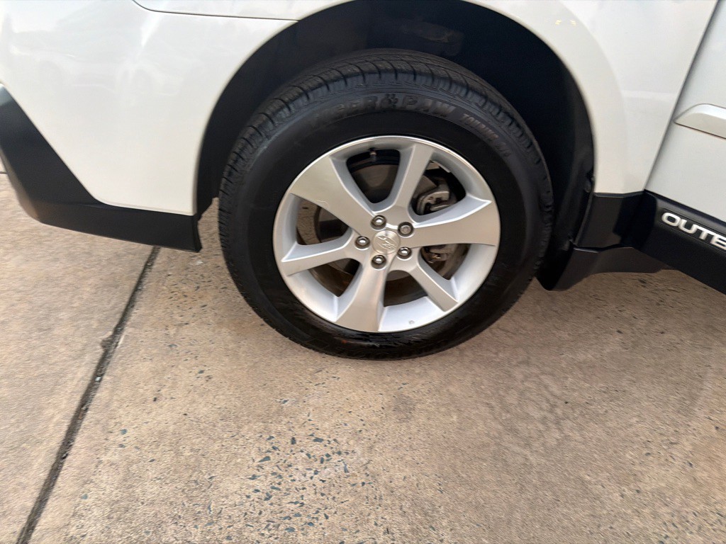2013 Subaru Outback Image 38