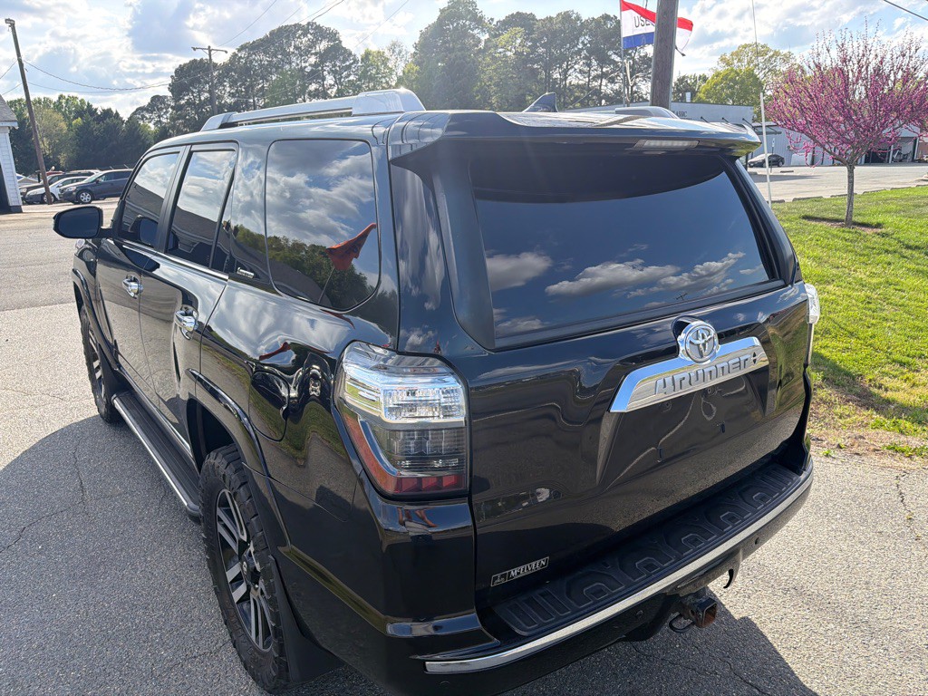 2017 Toyota 4Runner Image 10