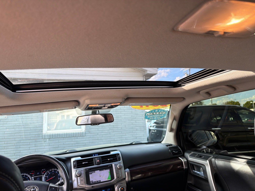 2017 Toyota 4Runner Image 27