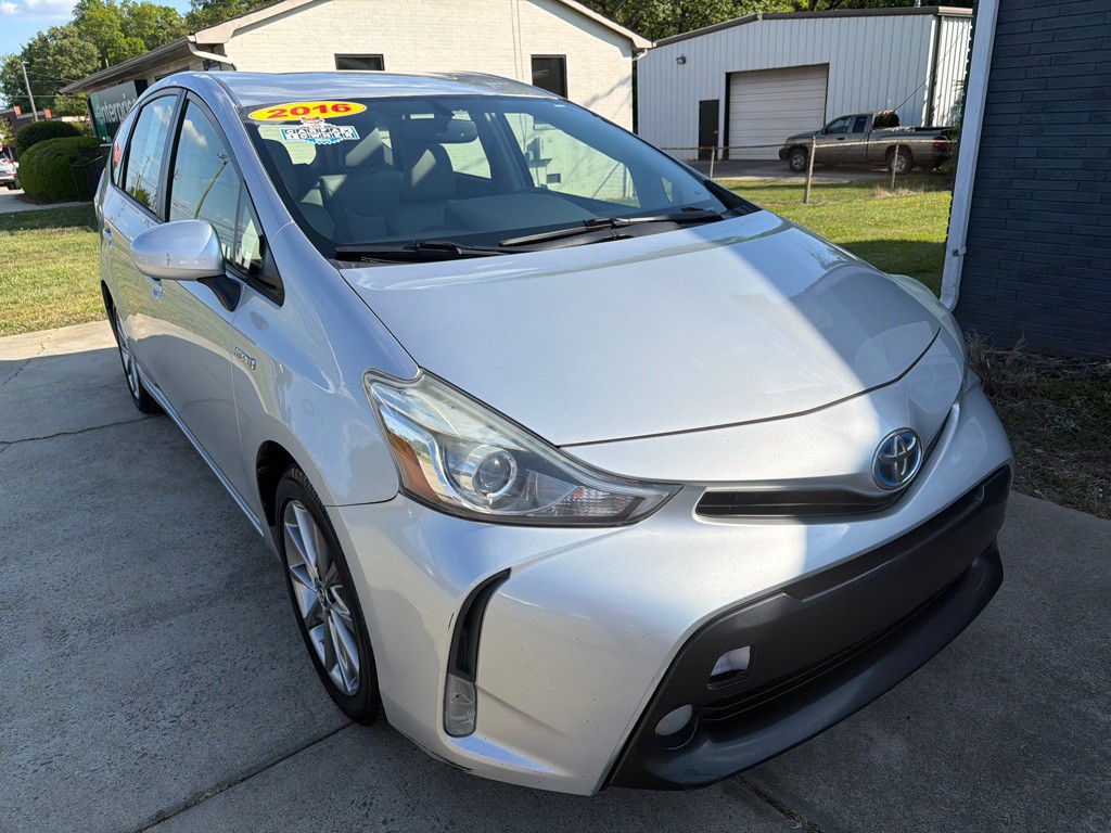 2016 Toyota Prius Image 2
