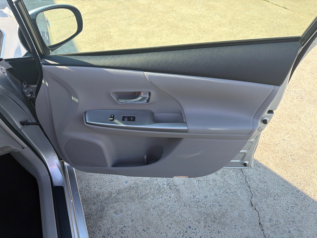 2016 Toyota Prius Image 28
