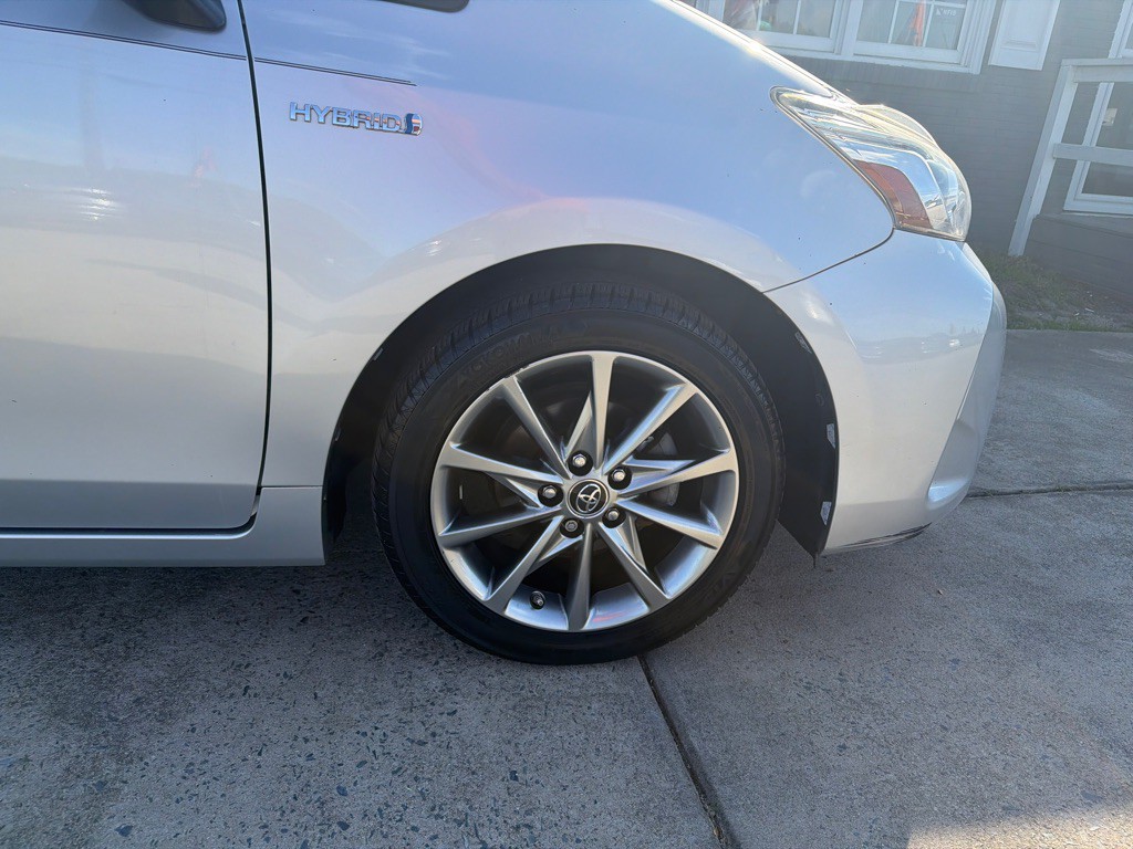 2016 Toyota Prius Image 33
