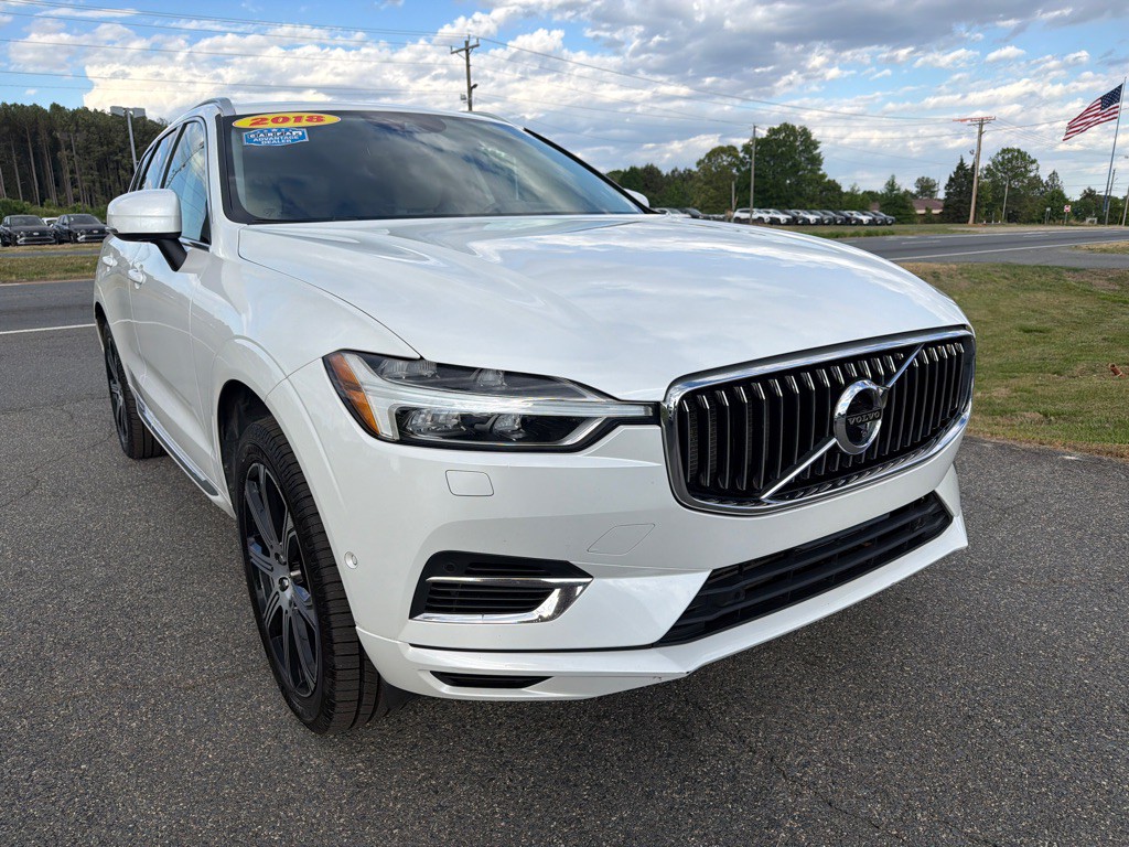 2018 Volvo XC60 Image 2