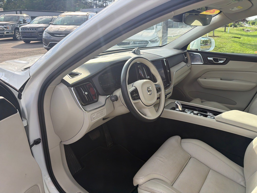 2018 Volvo XC60 Image 17