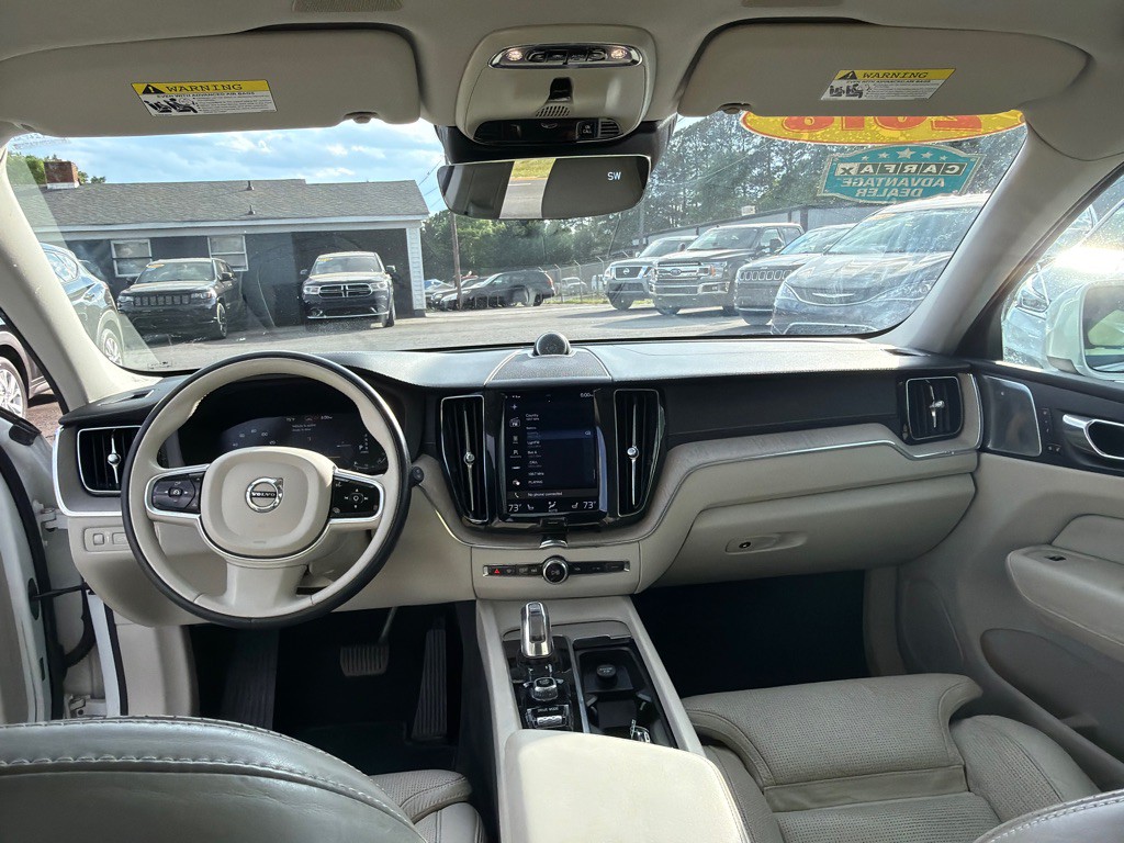 2018 Volvo XC60 Image 18