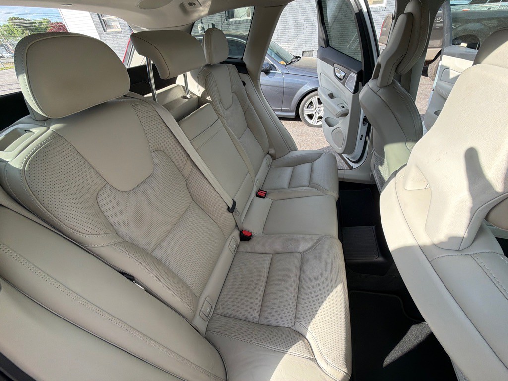 2018 Volvo XC60 Image 29