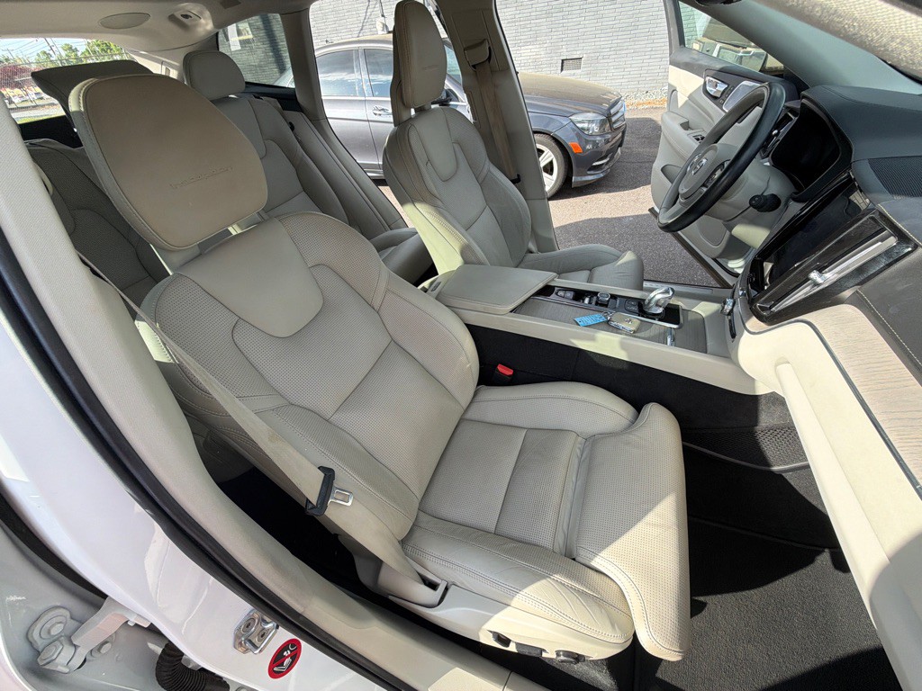 2018 Volvo XC60 Image 30