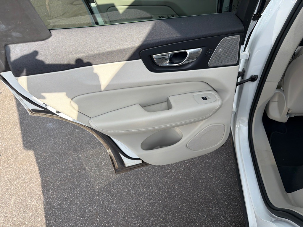 2018 Volvo XC60 Image 34