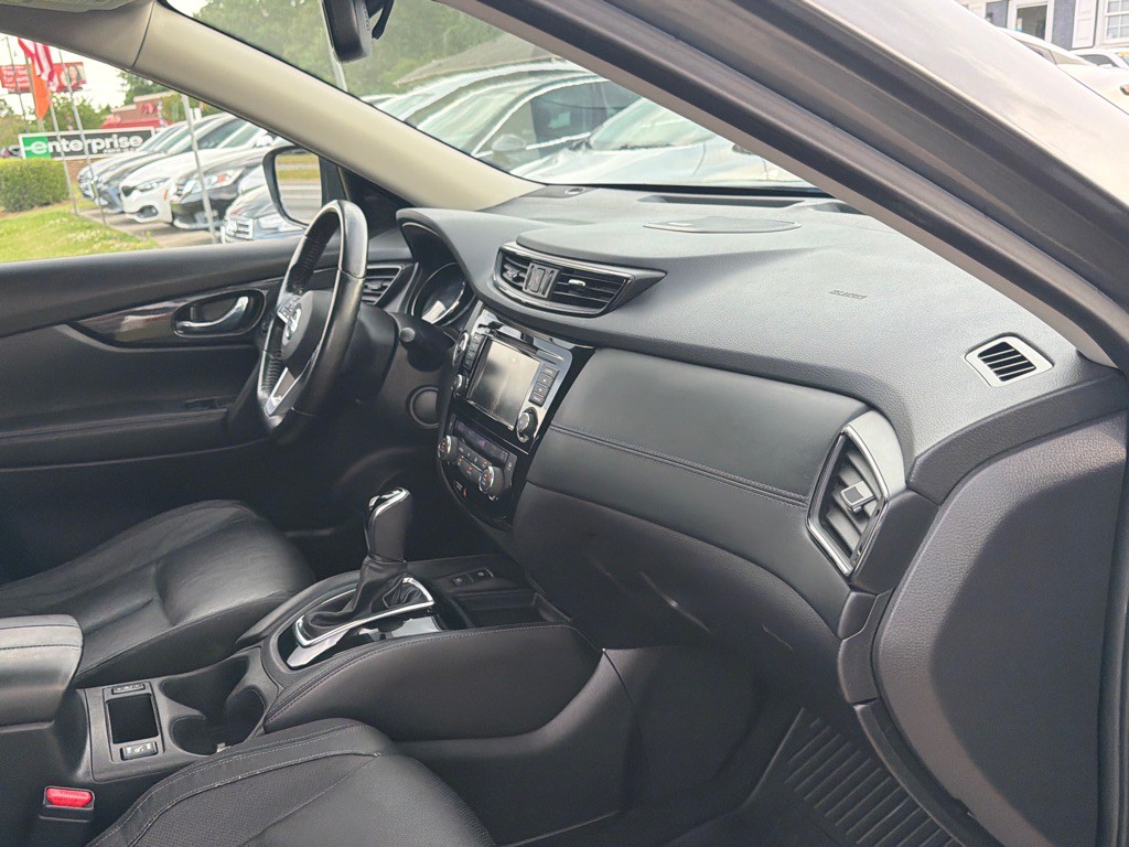 2018 Nissan Rogue Image 16