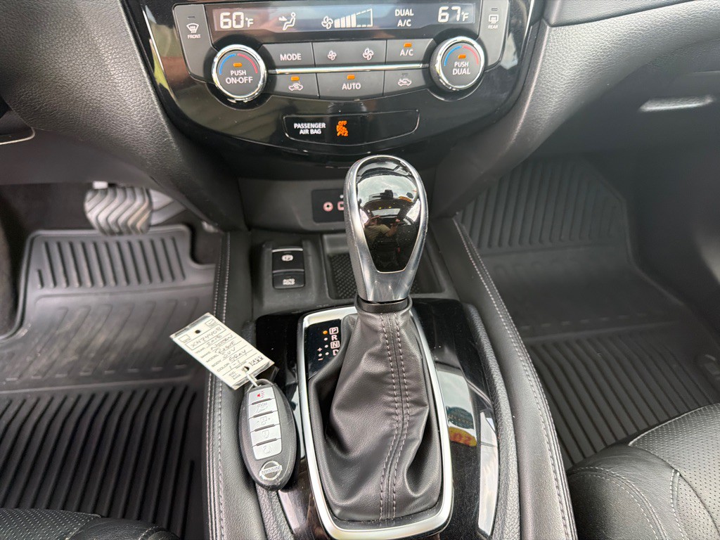 2018 Nissan Rogue Image 24