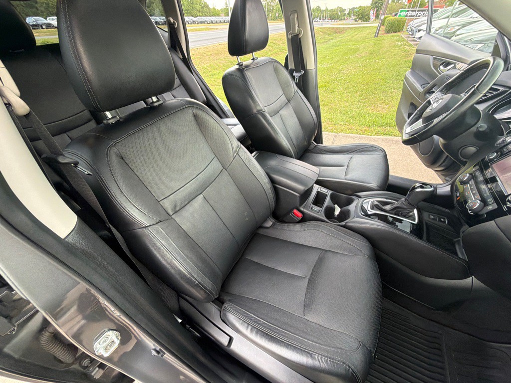 2018 Nissan Rogue Image 30