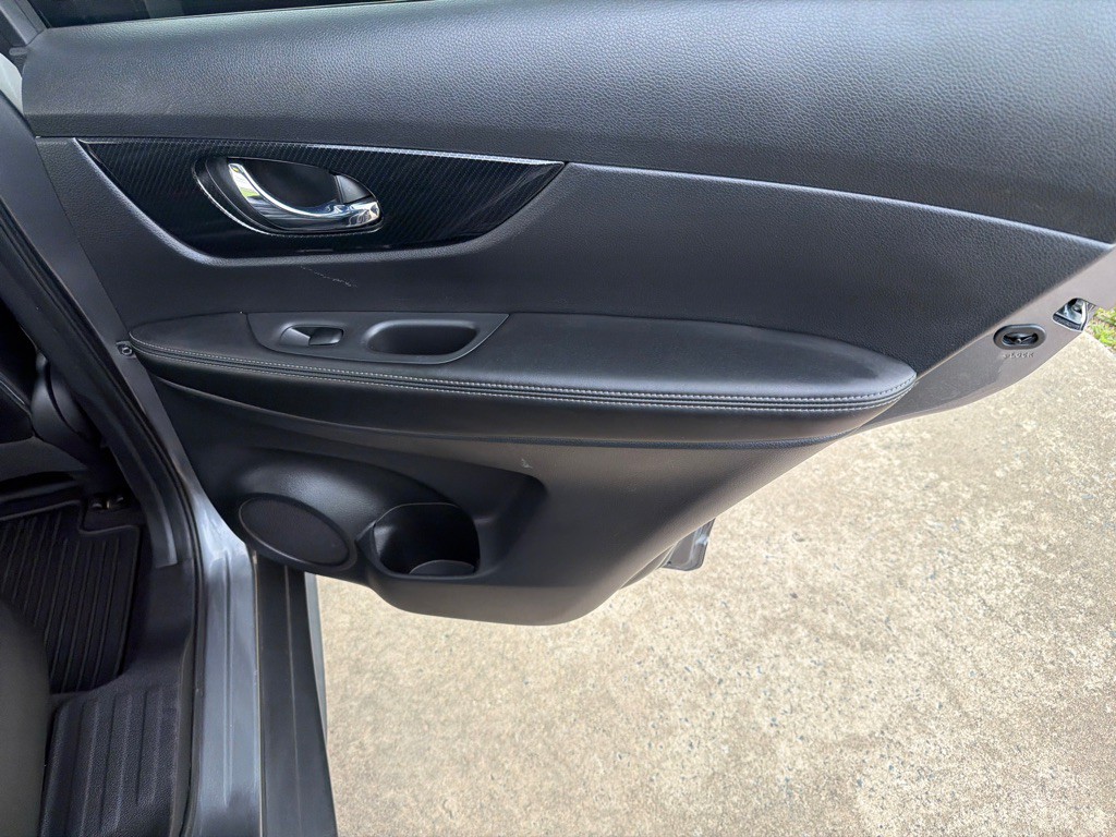 2018 Nissan Rogue Image 32