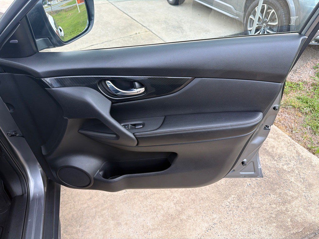 2018 Nissan Rogue Image 33