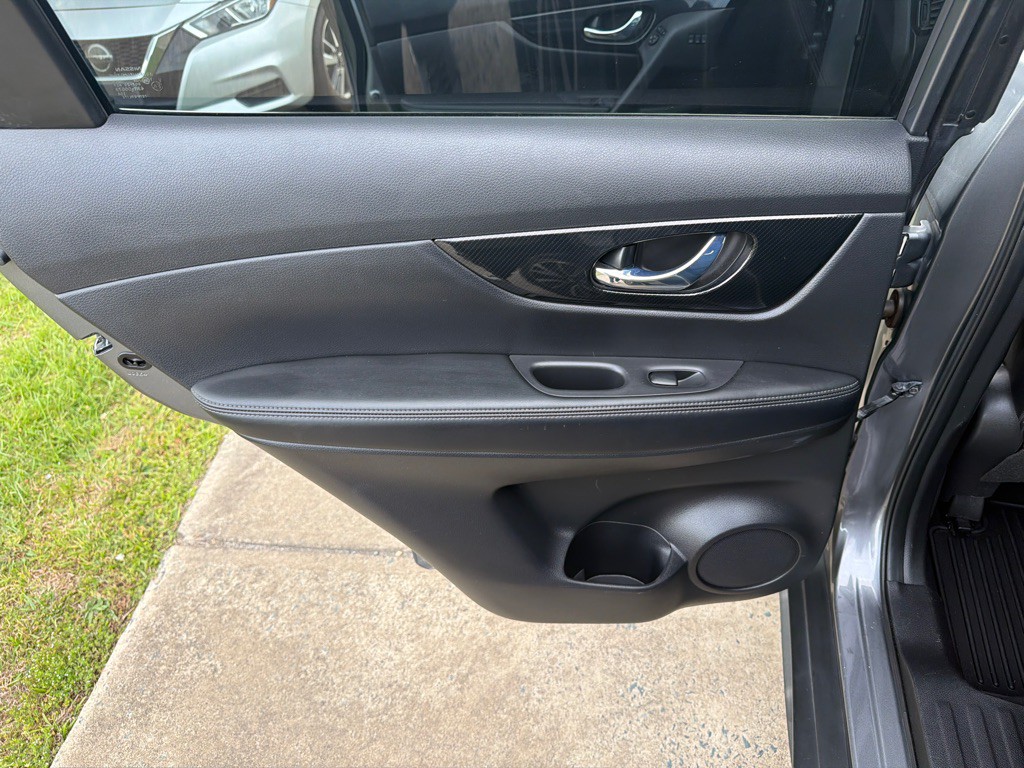 2018 Nissan Rogue Image 34
