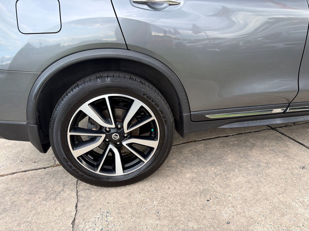 2018 Nissan Rogue Image 40