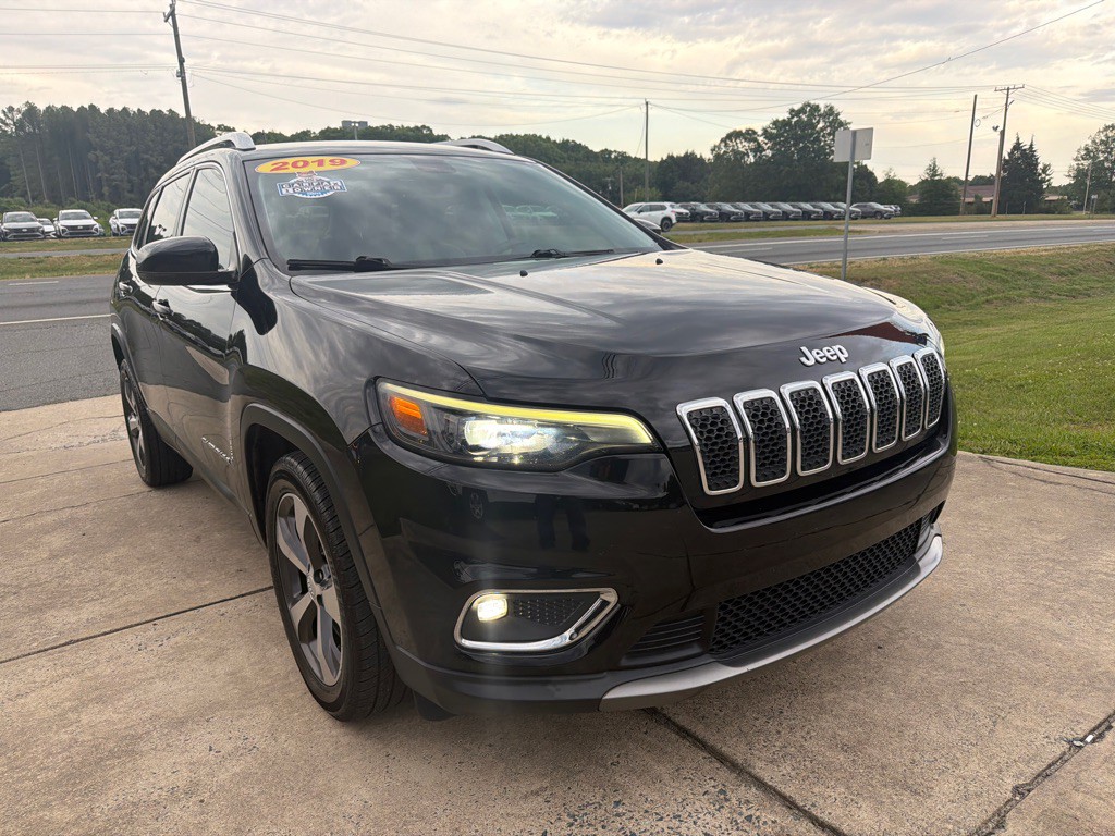 2019 Jeep Cherokee Image 2