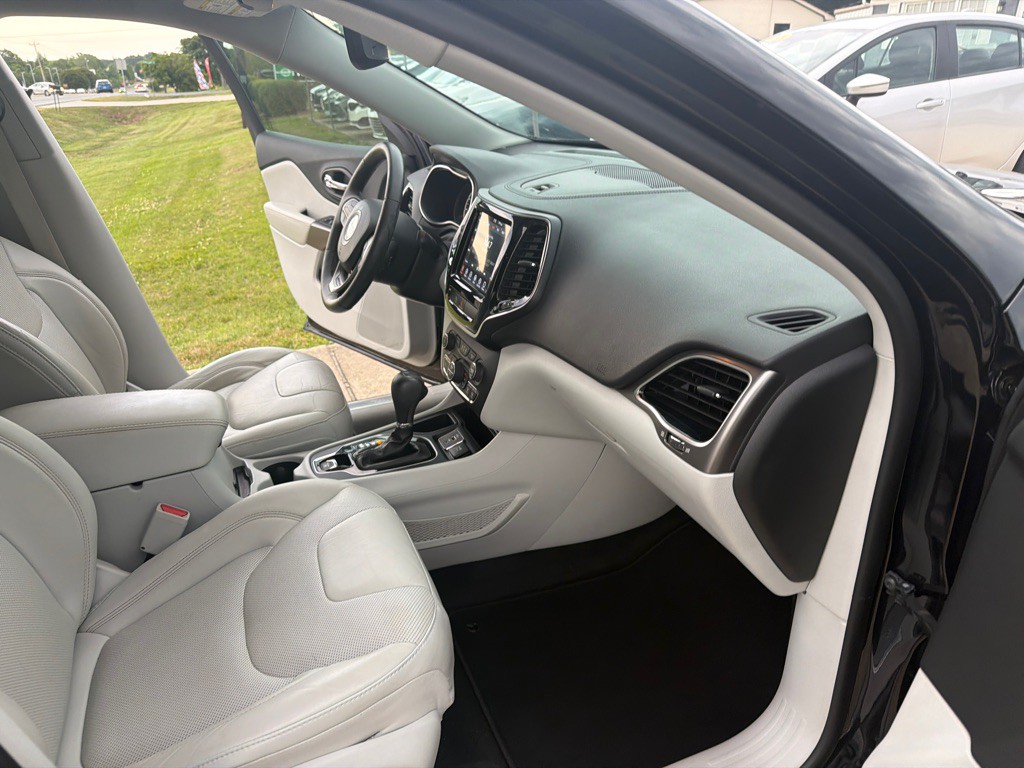 2019 Jeep Cherokee Image 16