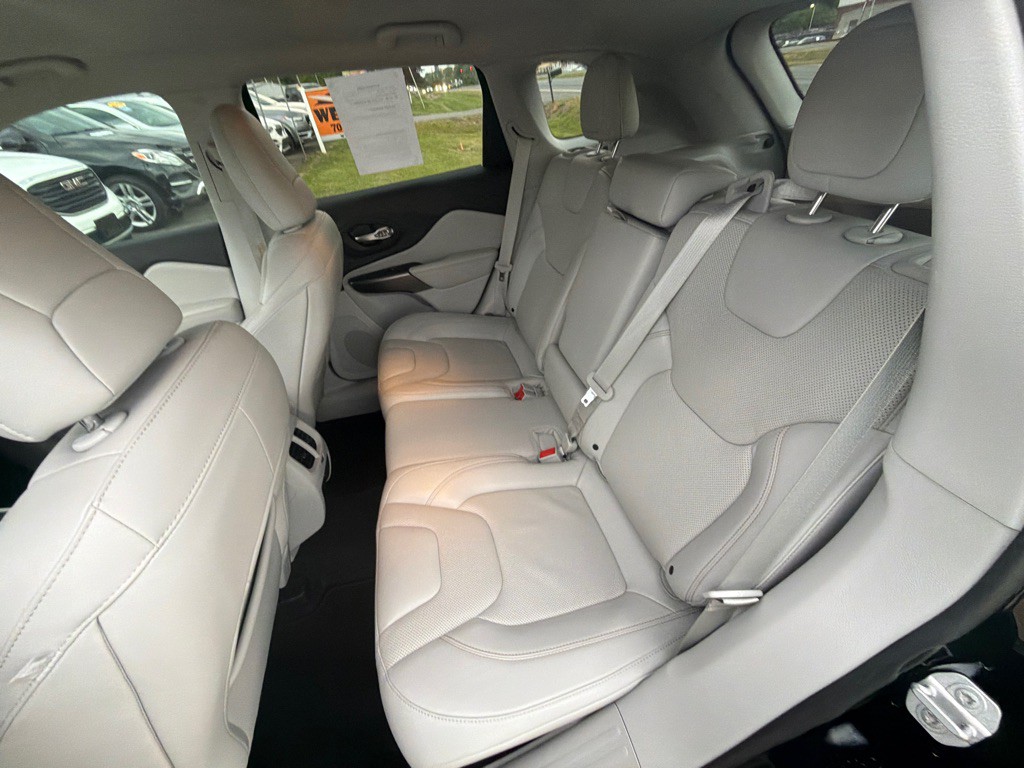 2019 Jeep Cherokee Image 24