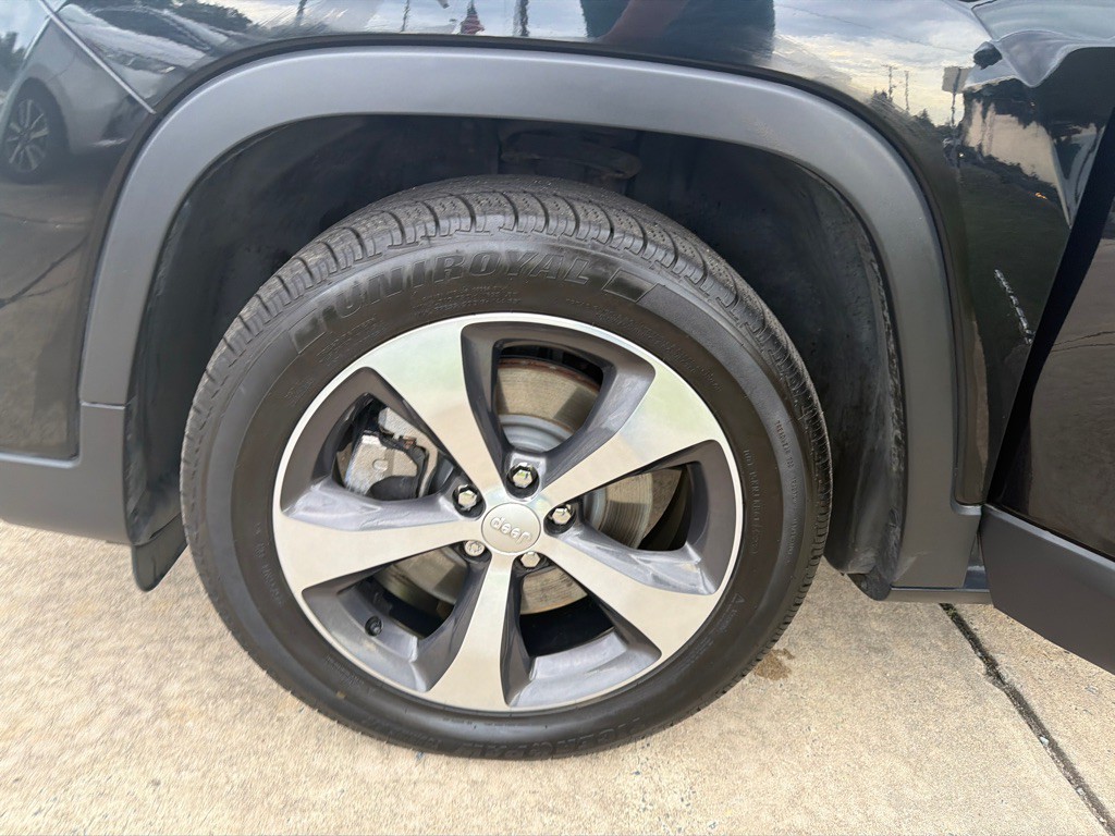 2019 Jeep Cherokee Image 32