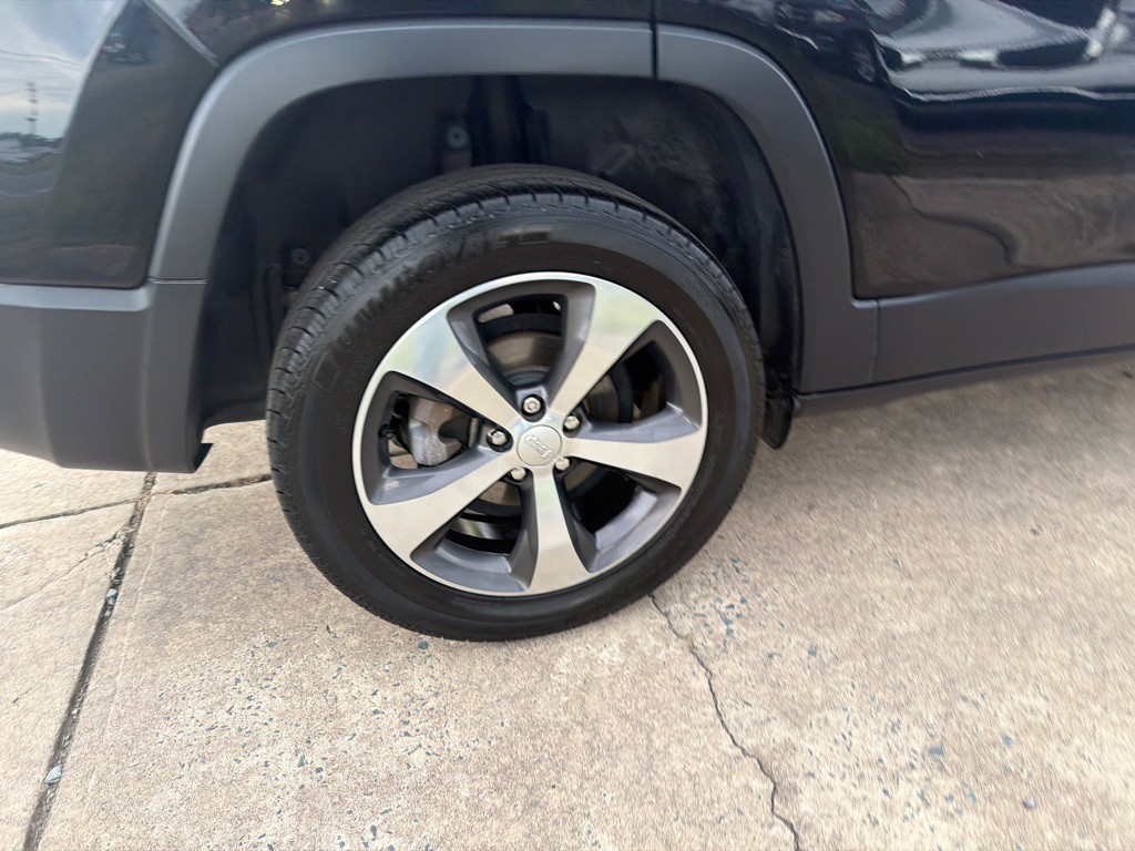 2019 Jeep Cherokee Image 34