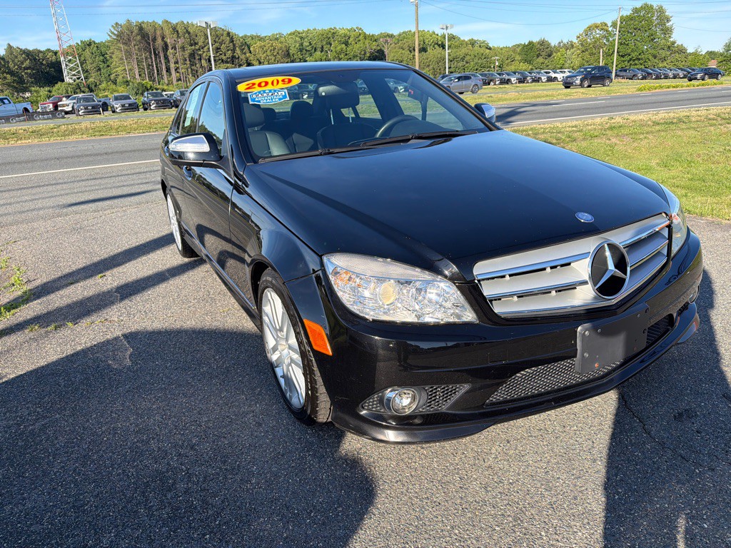 2009 Mercedes-Benz C-Class Image 2