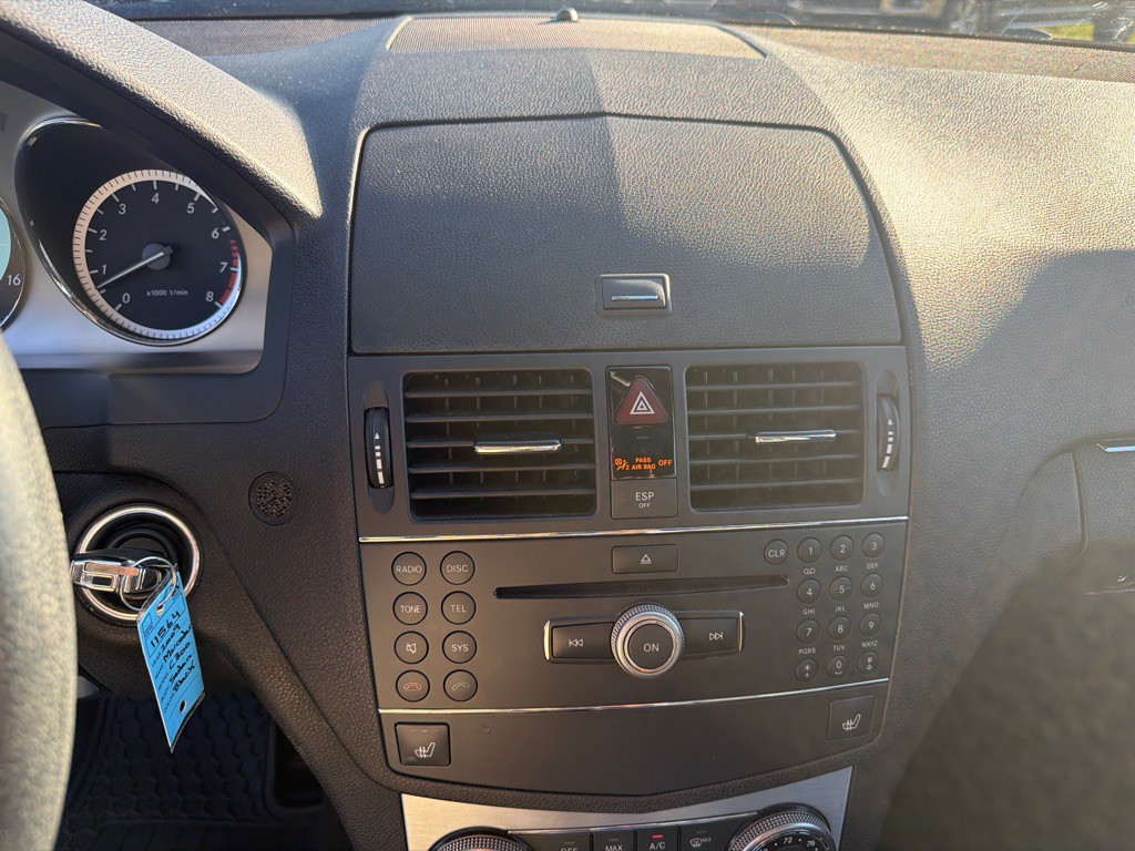 2009 Mercedes-Benz C-Class Image 22
