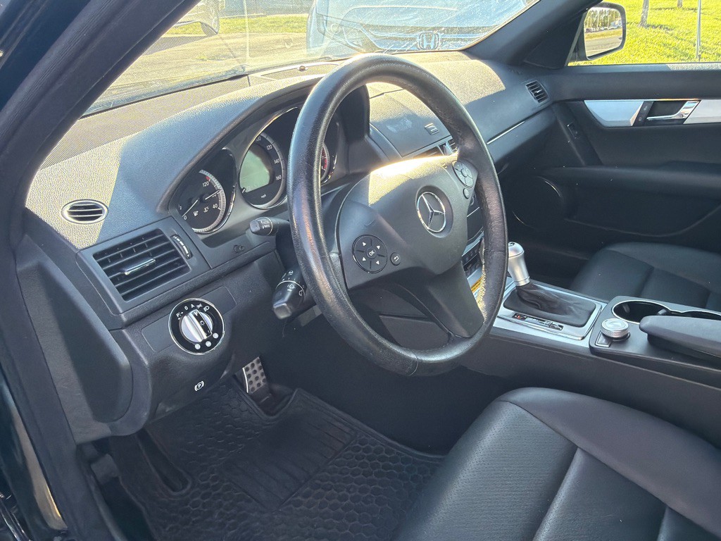 2009 Mercedes-Benz C-Class Image 25