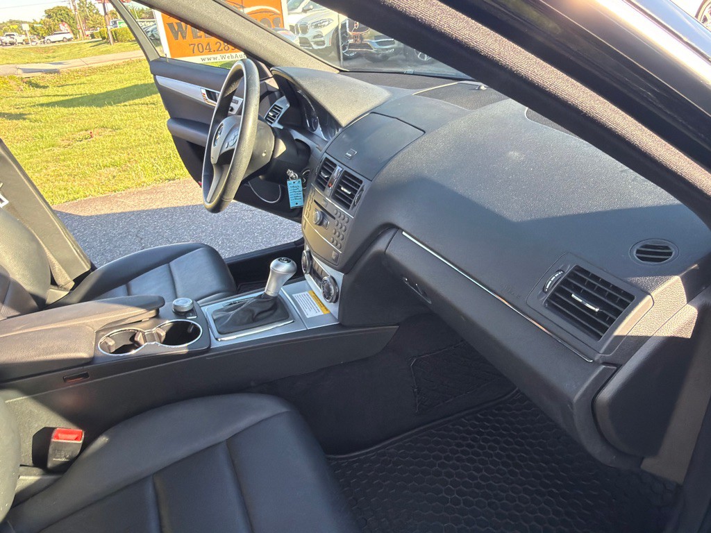 2009 Mercedes-Benz C-Class Image 26