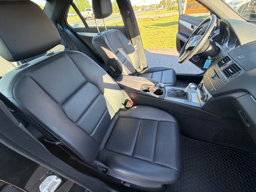 2009 Mercedes-Benz C-Class Image 27