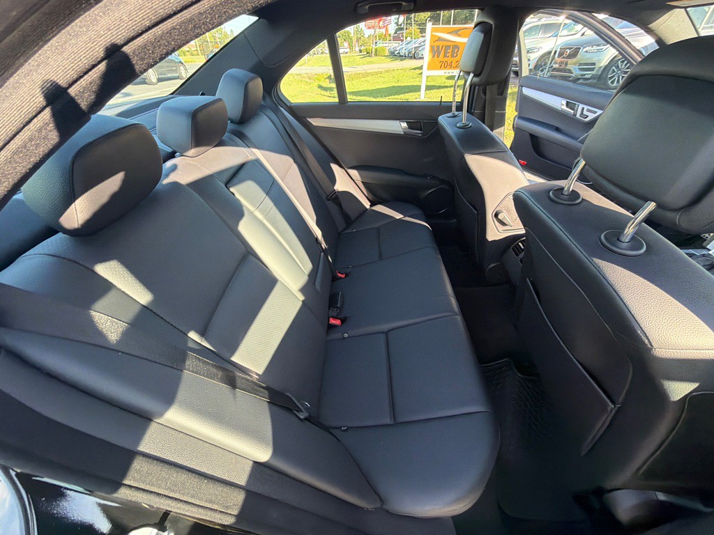2009 Mercedes-Benz C-Class Image 28