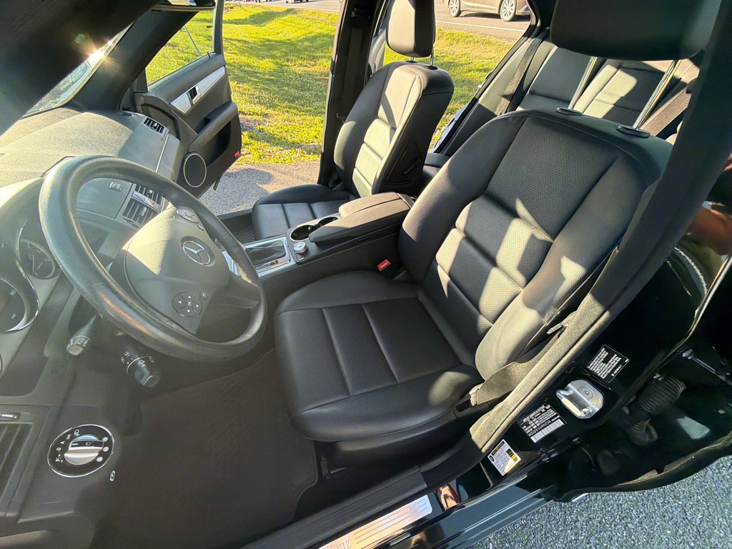 2009 Mercedes-Benz C-Class Image 29