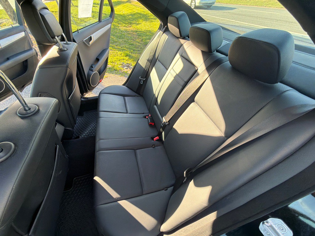 2009 Mercedes-Benz C-Class Image 30