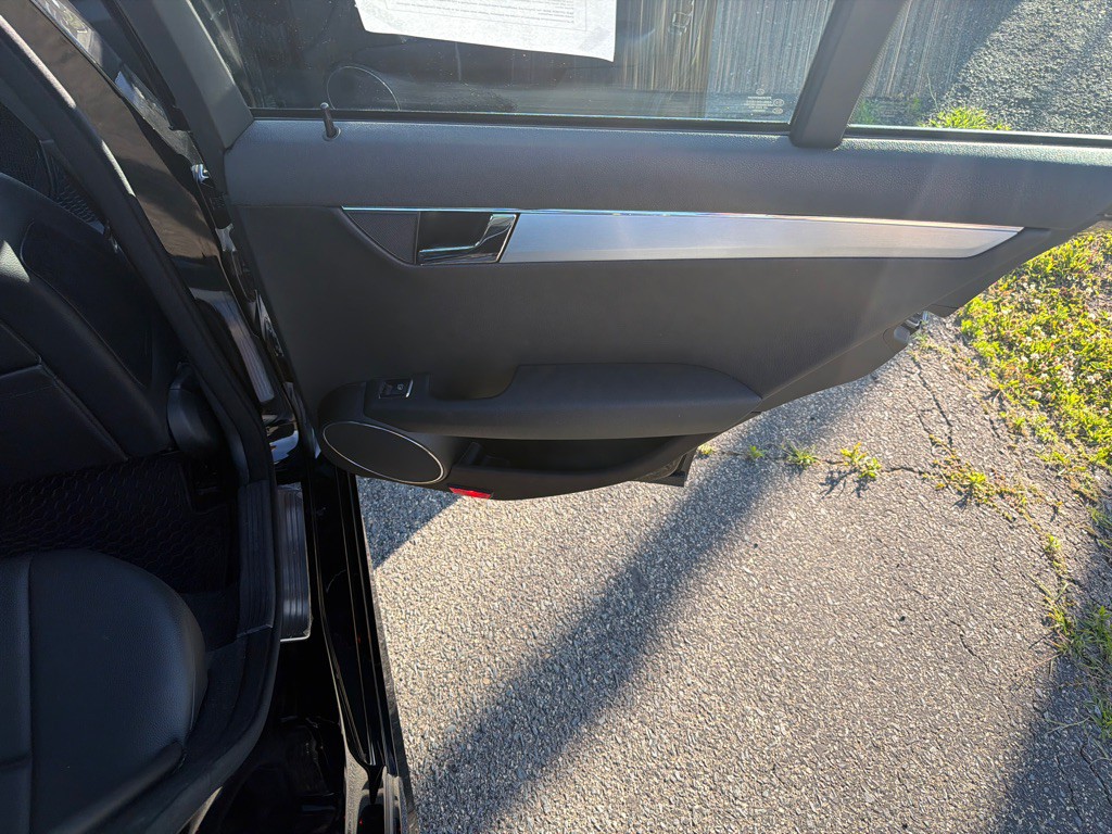 2009 Mercedes-Benz C-Class Image 33