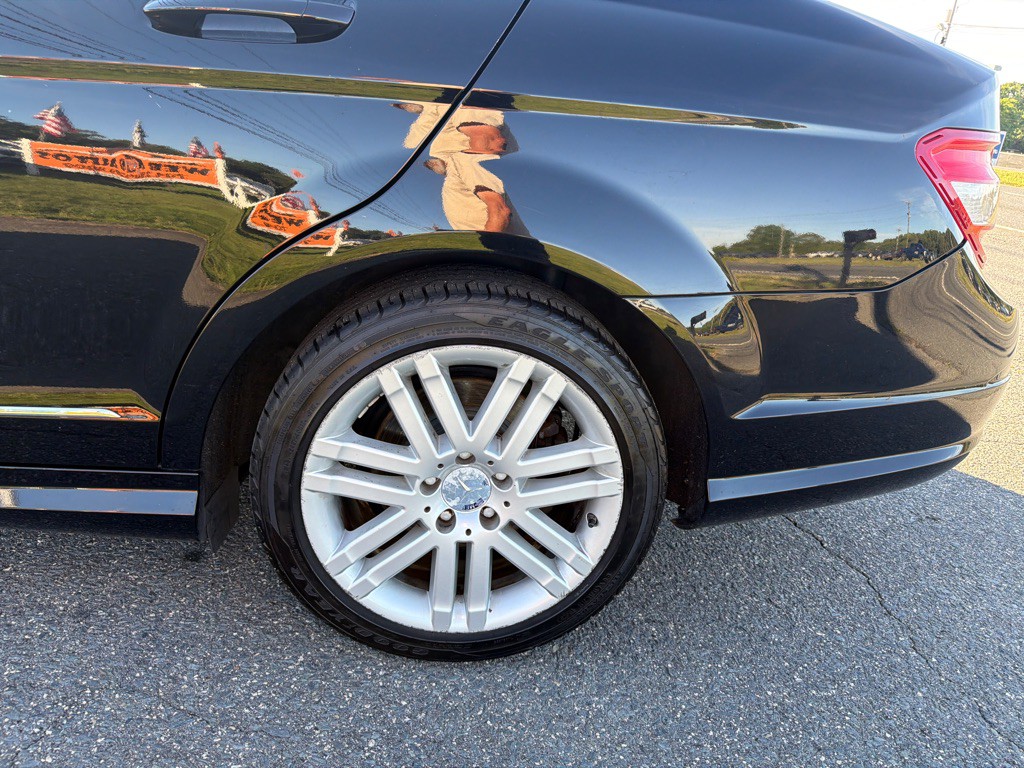 2009 Mercedes-Benz C-Class Image 37