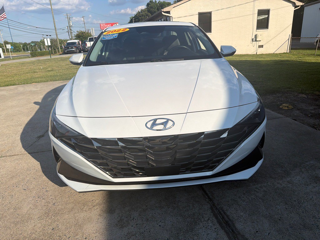 2022 Hyundai Elantra Image 3