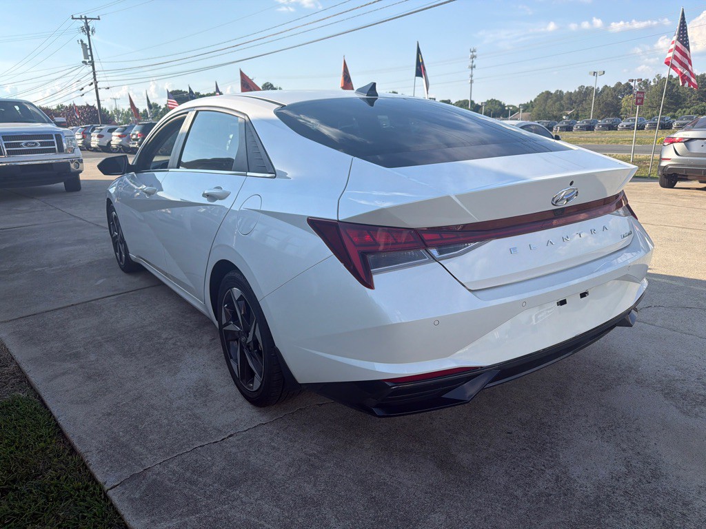 2022 Hyundai Elantra Image 7