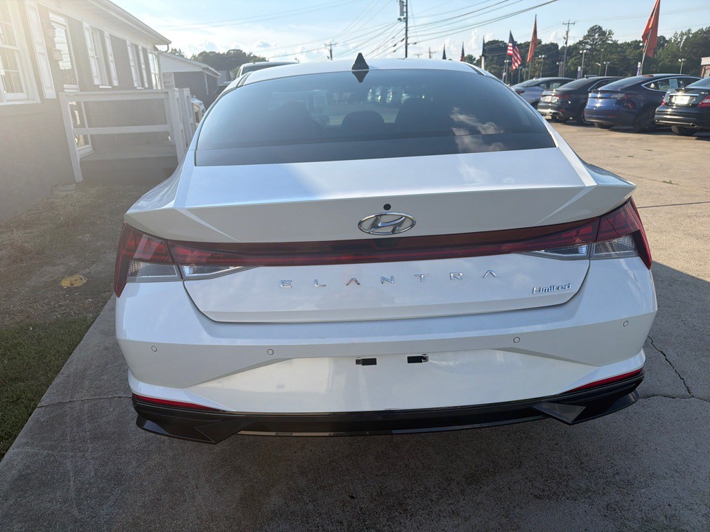 2022 Hyundai Elantra Image 9