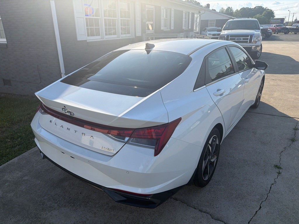 2022 Hyundai Elantra Image 11