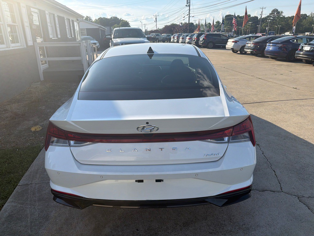 2022 Hyundai Elantra Image 12