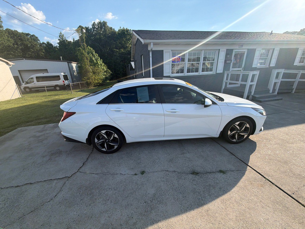 2022 Hyundai Elantra Image 13