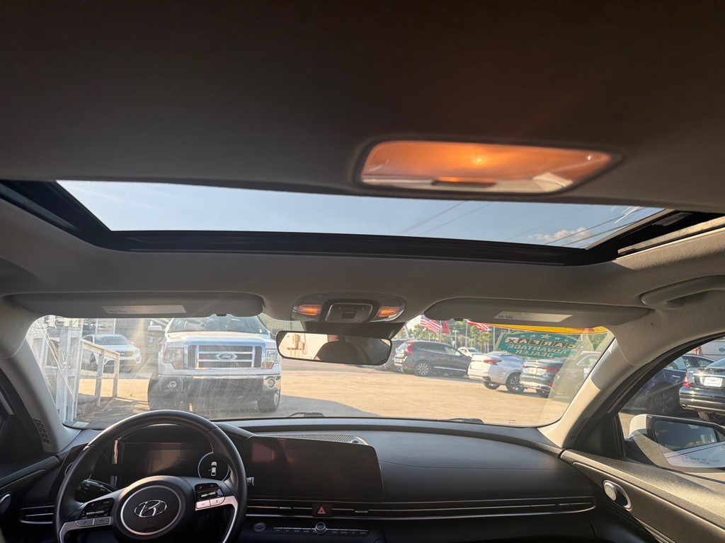 2022 Hyundai Elantra Image 16