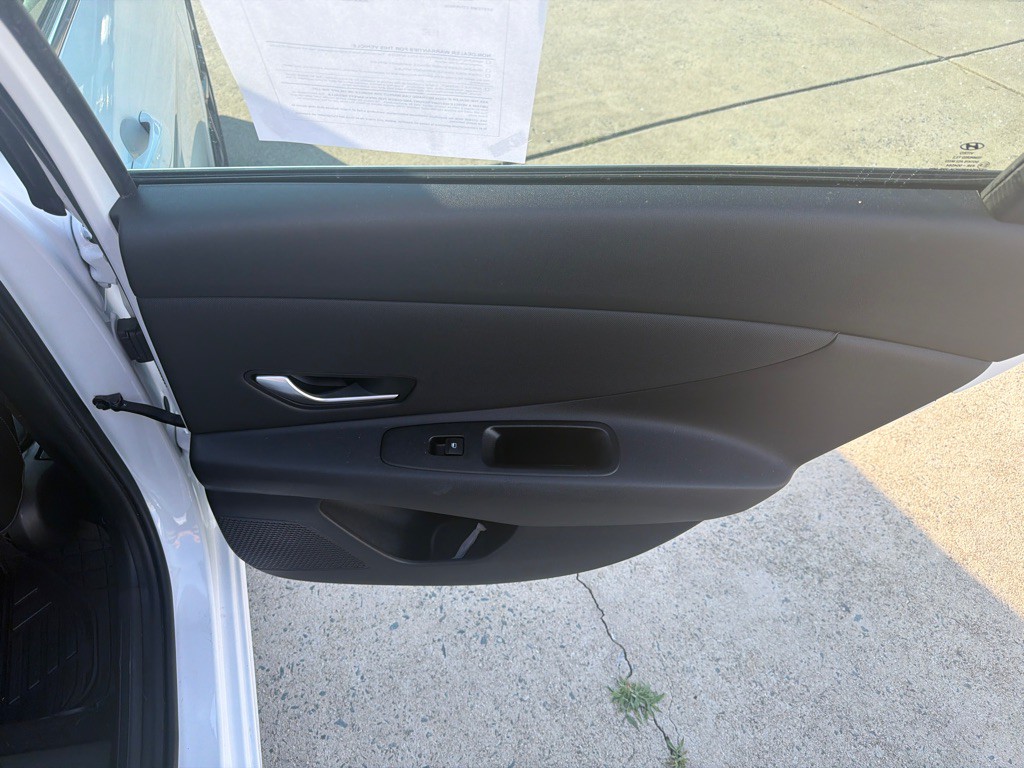 2022 Hyundai Elantra Image 31