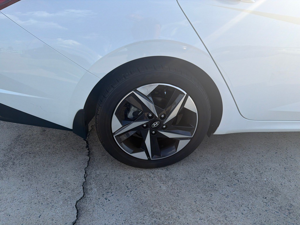 2022 Hyundai Elantra Image 35