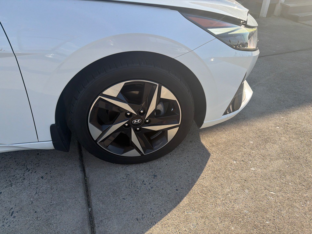 2022 Hyundai Elantra Image 36