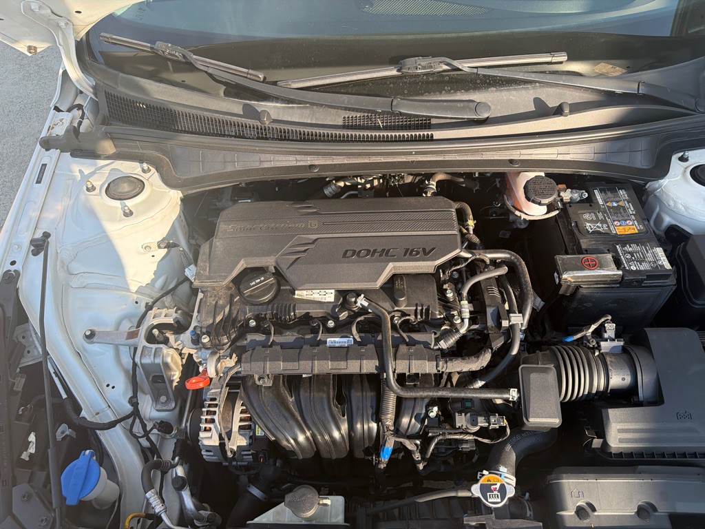 2022 Hyundai Elantra Image 38