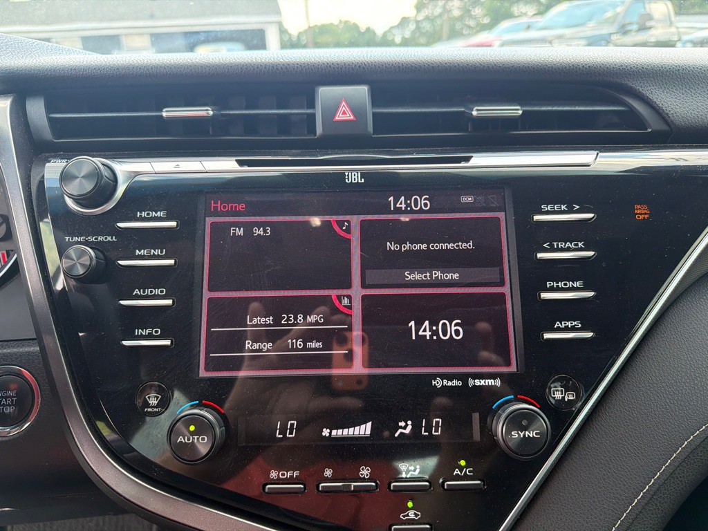 2018 Toyota Camry Image 18
