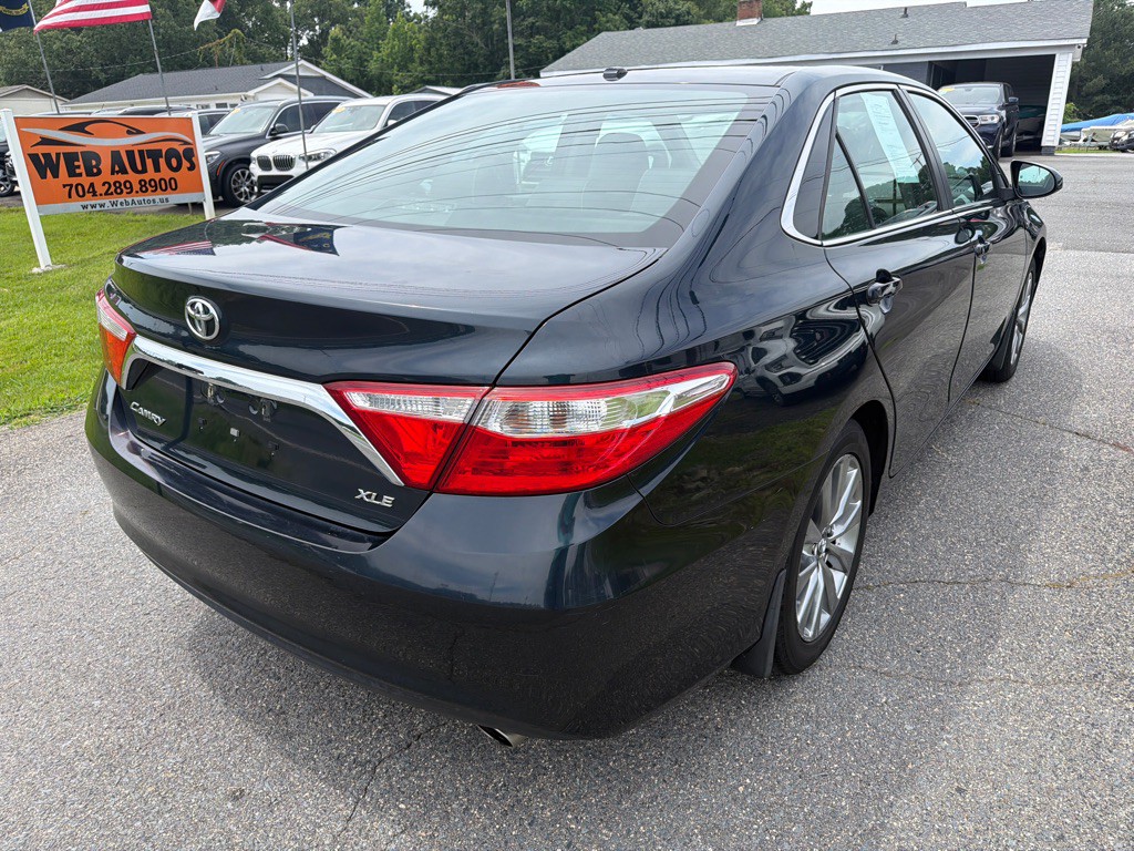 2017 Toyota Camry Image 9