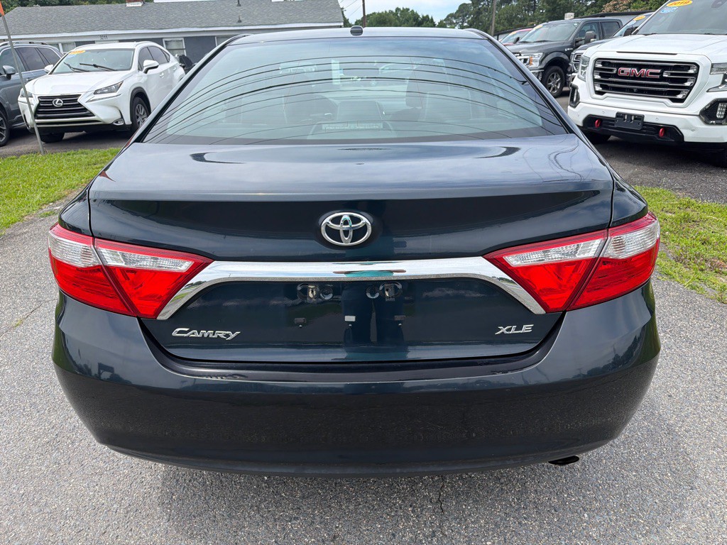 2017 Toyota Camry Image 10