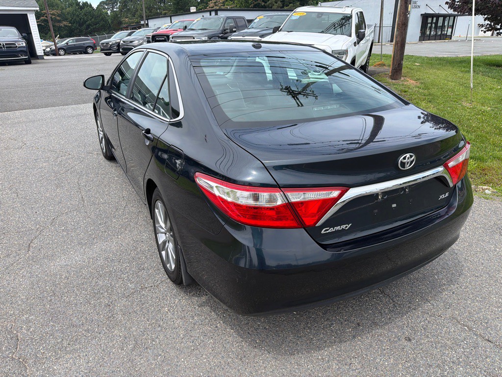 2017 Toyota Camry Image 11
